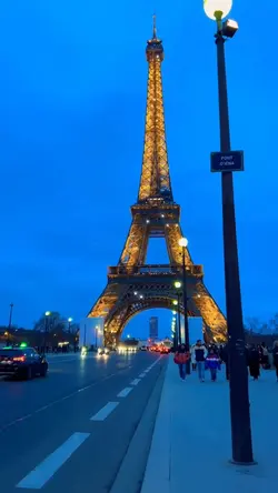 Moments-Eiffel Tower