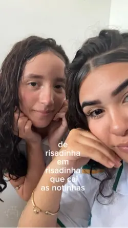 de risadinha em..
