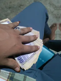টাকা কামা ভাই মেয়ের