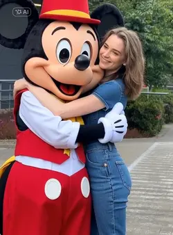 hug mickey mouse 