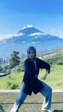 pyramid x yali yali