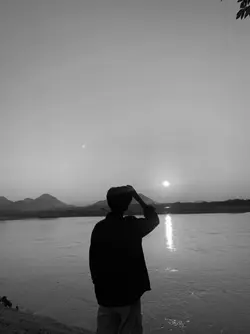 v black white 