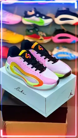 BASKETBALL SHOES