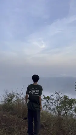 ម្នាក់ឯង 🕊️