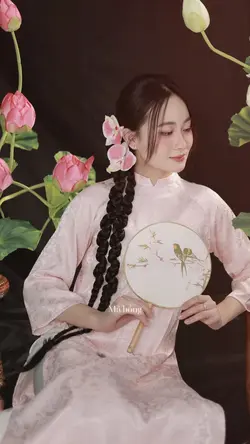 Má hồng em còn 