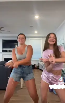 dance w my cousinn!!