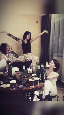 1 ảnh + Màu Lyrics 