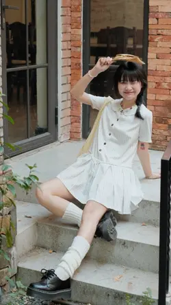 2 pics TV31103092128