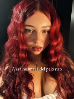 La del pelo rizo