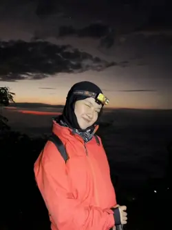 NAIK GUNUNG ESTETIK