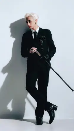 GOTMEGOTMEONMYKNEES