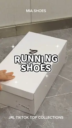 RUNNING SHOES 