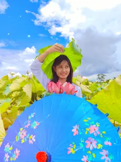 အဝေးကလွမ်းနေသူ