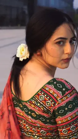 Axar is duniya me 