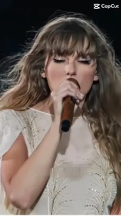 Gorgeous Taylor 