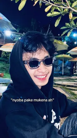 nyoba pake mukena 