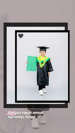 Foto wisuda anak