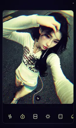 soft glitch selfie