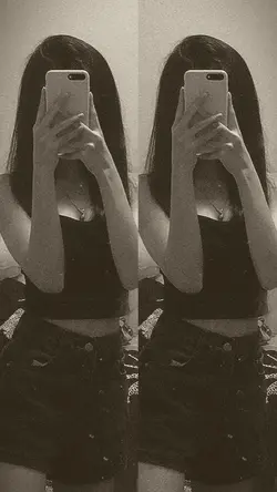 mirror selfie