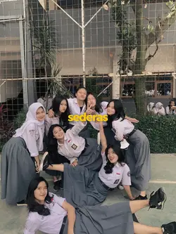 Foto Bareng Teman 