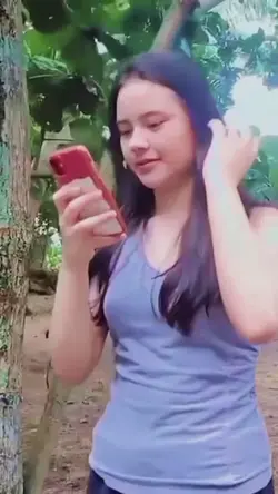 Melihat foto kamu