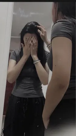 Nhìn vào gương 