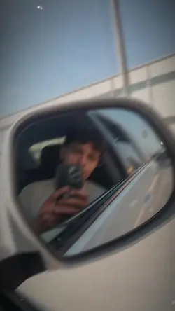 Specchio e Maschera: selfie urbano