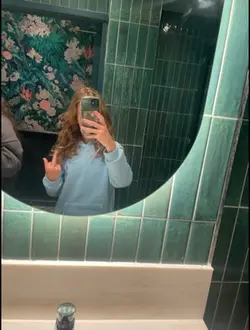 mirror selfies>>