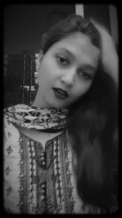 খোলা চুলে