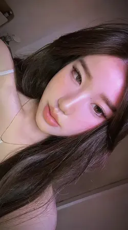 1 ảnh + ánh sáng tím