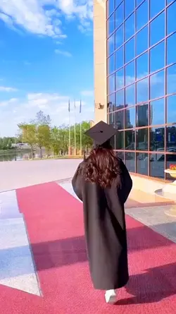 graduation momemnt 