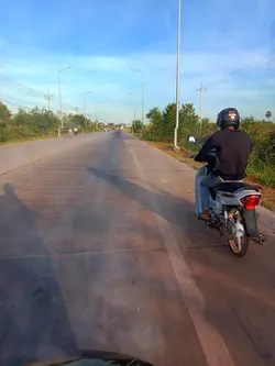 ដើរជាមួយមិត្តមានចិត្
