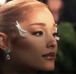 Ariana grande edita