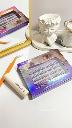 eyelashes