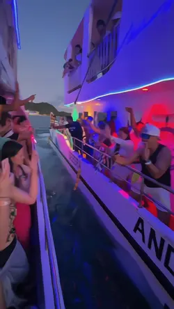 PARTY IN BEACH