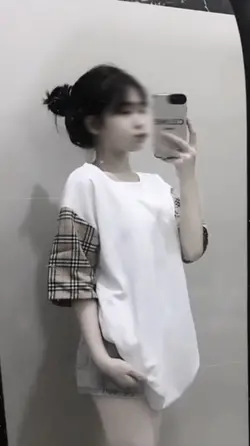 1 ảnh che mặt 