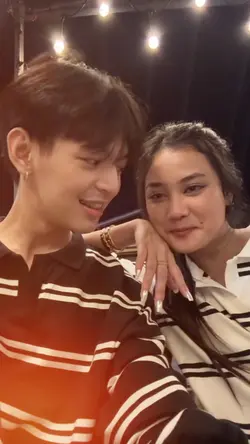เธอเหมือนกับแสงไฟ