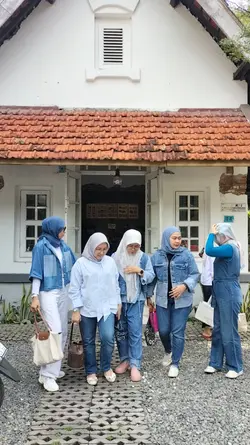 candid 