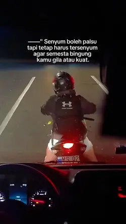 tersenyum
