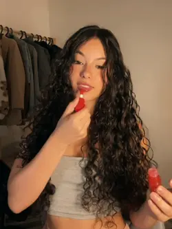 Ela é mãe solteira 