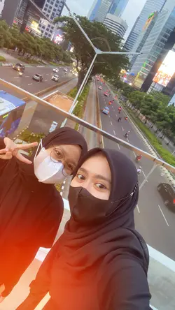 Rebut aja sahabatnya