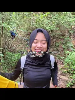 adik msh kecil juga?