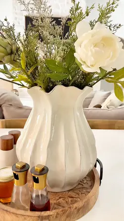 That Vase Tho