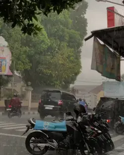 hujan estetik