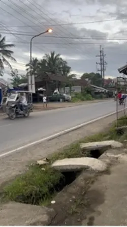 Tinitigan ko