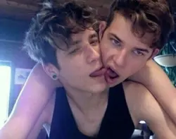 Gay linguas