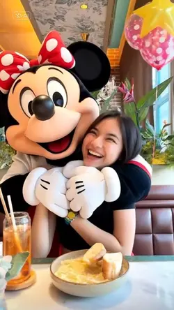 Dipeluk Minnymouse
