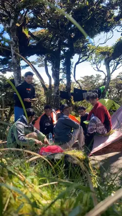 Makan bersama teman