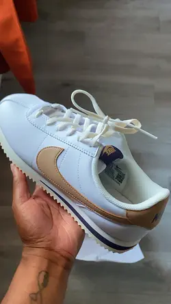 Shoe unboxing 