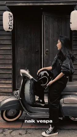 Naik Vespa Keliling 